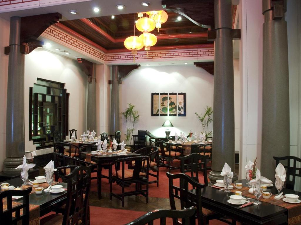 Avari Lahore Hotel - image 7