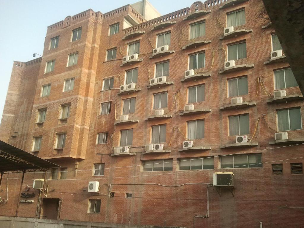 Carlton Tower Hotel Lahore - image 4