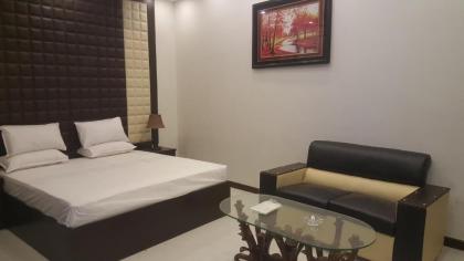 Gulberg Continental Hotel - image 10