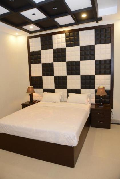 Gulberg Continental Hotel - image 13