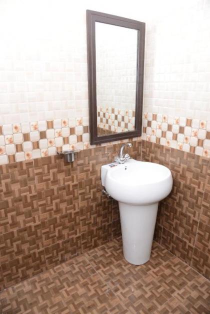 Gulberg Continental Hotel - image 14