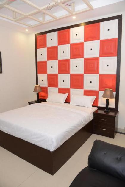 Gulberg Continental Hotel - image 17