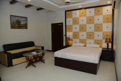 Gulberg Continental Hotel - image 18