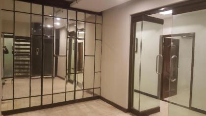 Gulberg Continental Hotel - image 4