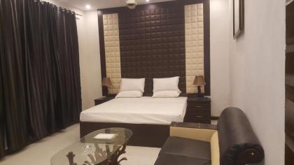Gulberg Continental Hotel - image 7