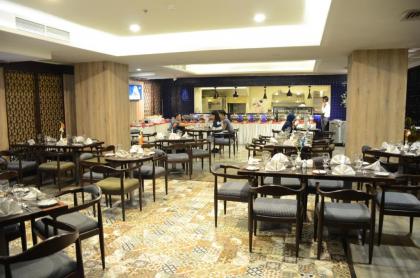 Grand Palm Hotel - image 16
