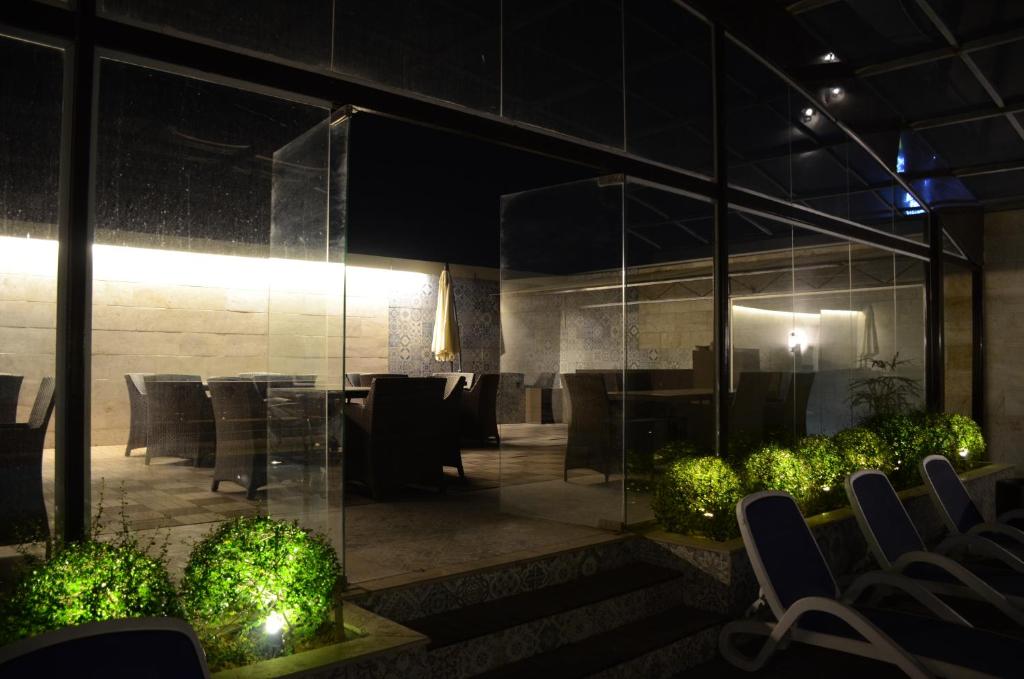 Grand Palm Hotel - image 2