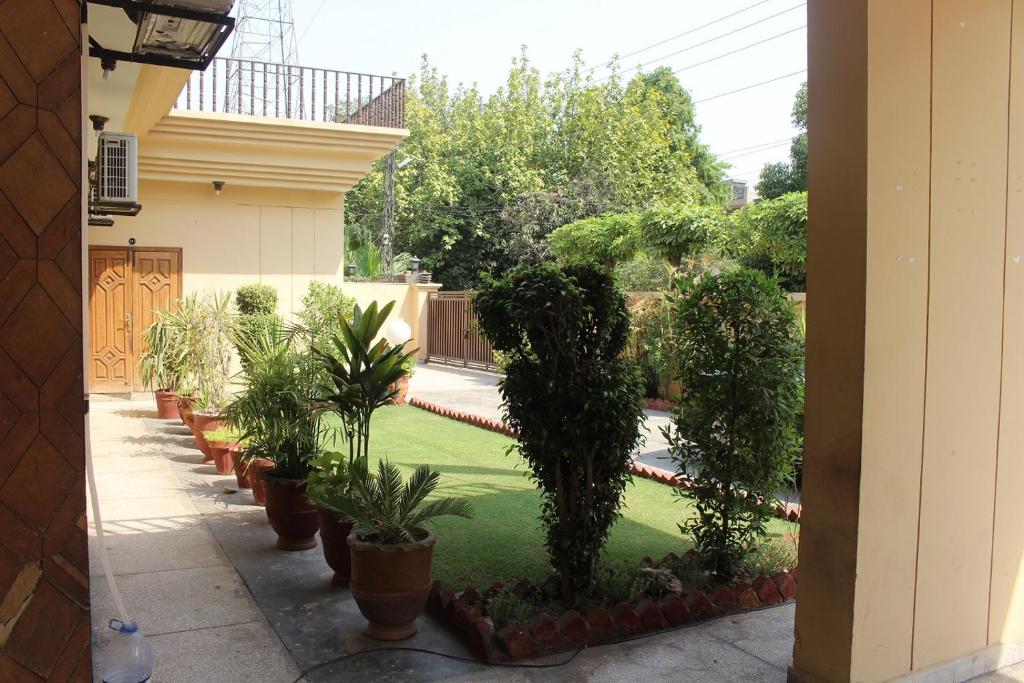 Step Inn Guest House Lahore - image 4