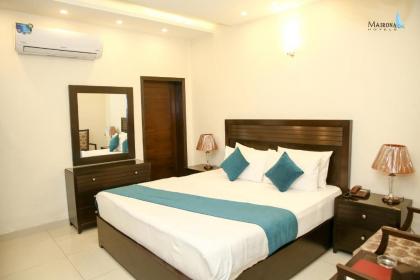 Mairona Hotel Gulberg - image 18