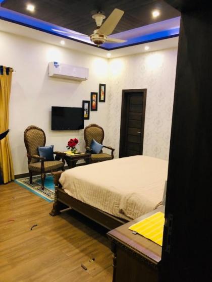 Royal Two Bed Furnished Portion Dha Lahore - image 3