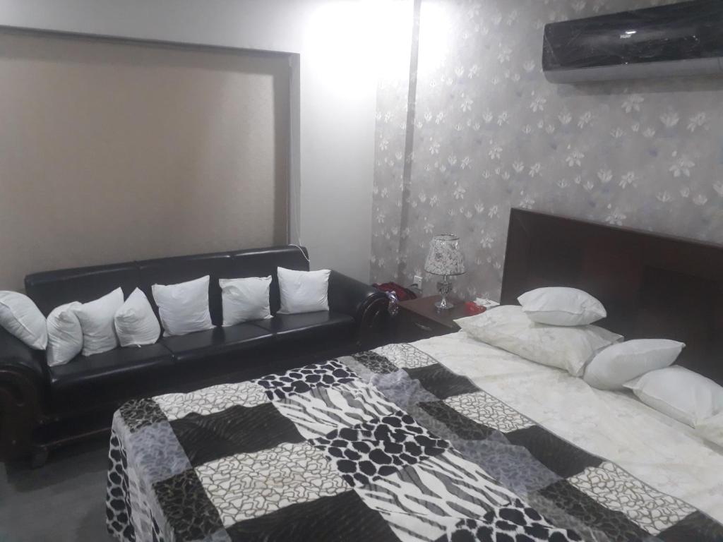 One Bed Furnished Apartment 502 - main image