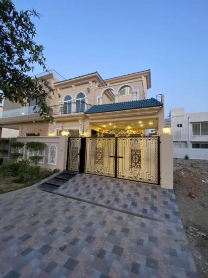 Serviced 4 BHK Holiday Home in DHA 9 Town