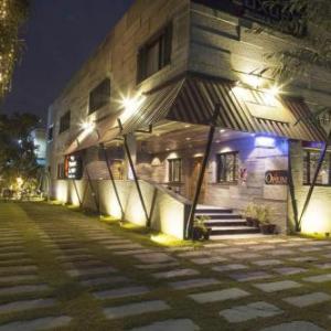 Royaute Luxury   Suites  Hotel Lahore