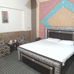 Decent palace hotel