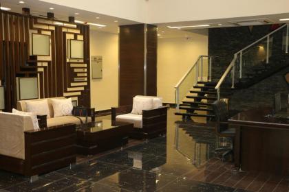Royaute Luxury - image 14