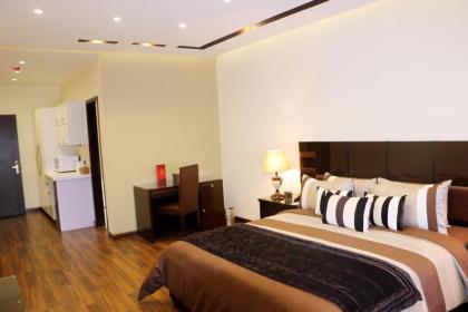 Royaute Luxury - image 16