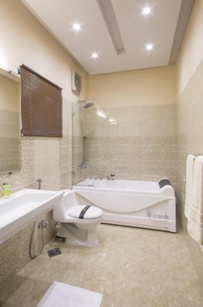 Royaute Luxury - image 18