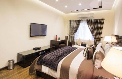 Royaute Luxury - image 20