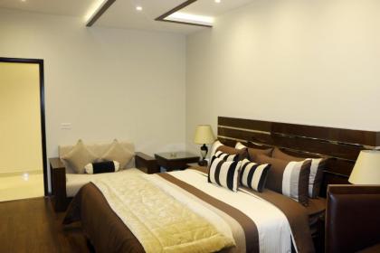 Royaute Luxury - image 8