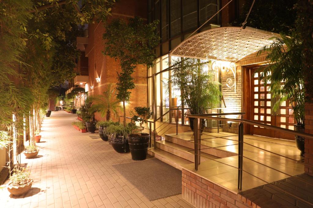 The Residency Hotel - image 5