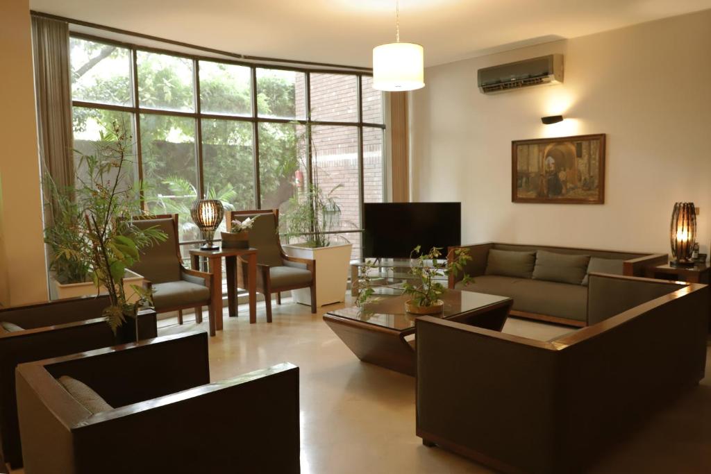 The Residency Hotel - image 7
