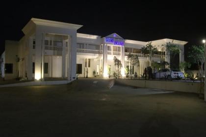 Grand Enclave - image 1
