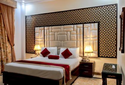 Rose Palace Hotel - image 1