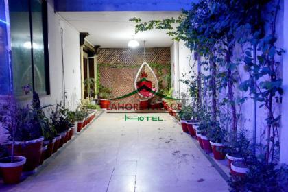 Rose Palace Hotel Garden Town - image 19