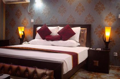Mall View Hotel - image 17