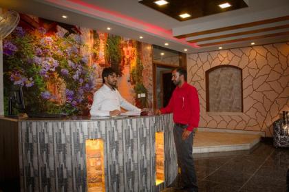 Mall View Hotel - image 3