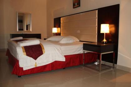Hotel Premier Inn Davis Road - image 1