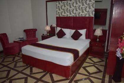Safari Hotel - image 10