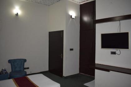 Safari Hotel - image 11
