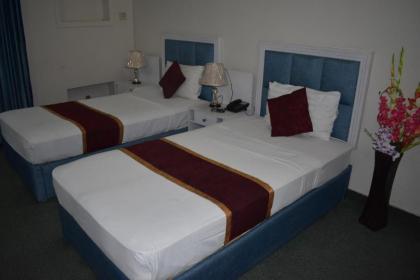 Safari Hotel - image 3