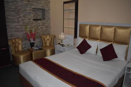 Safari Hotel - image 5