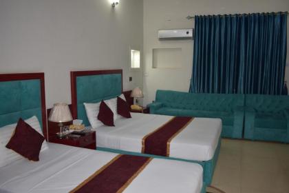 Safari Hotel - image 6