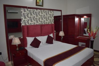 Safari Hotel - image 8