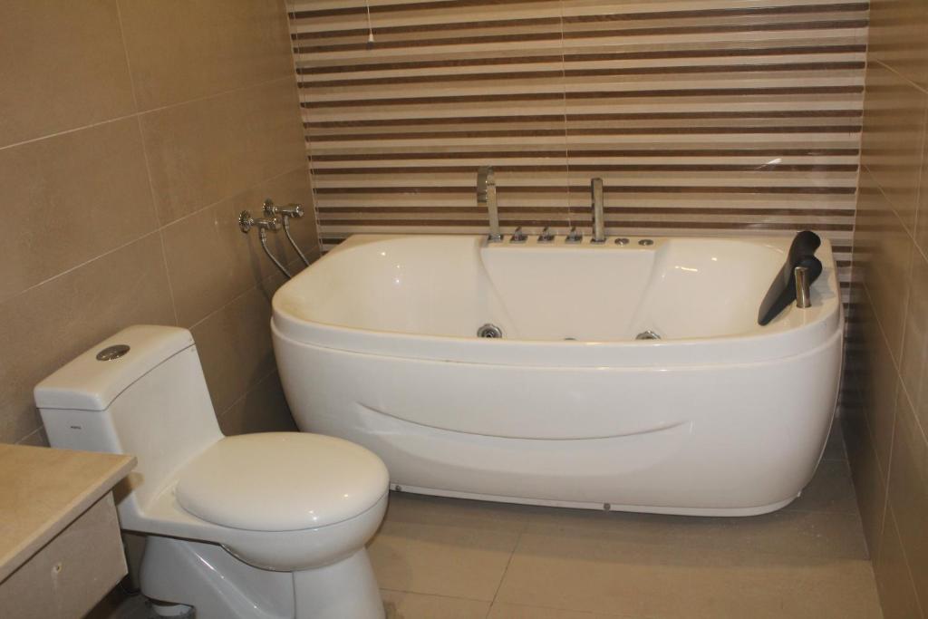 Grand Millennium Hotel - image 3