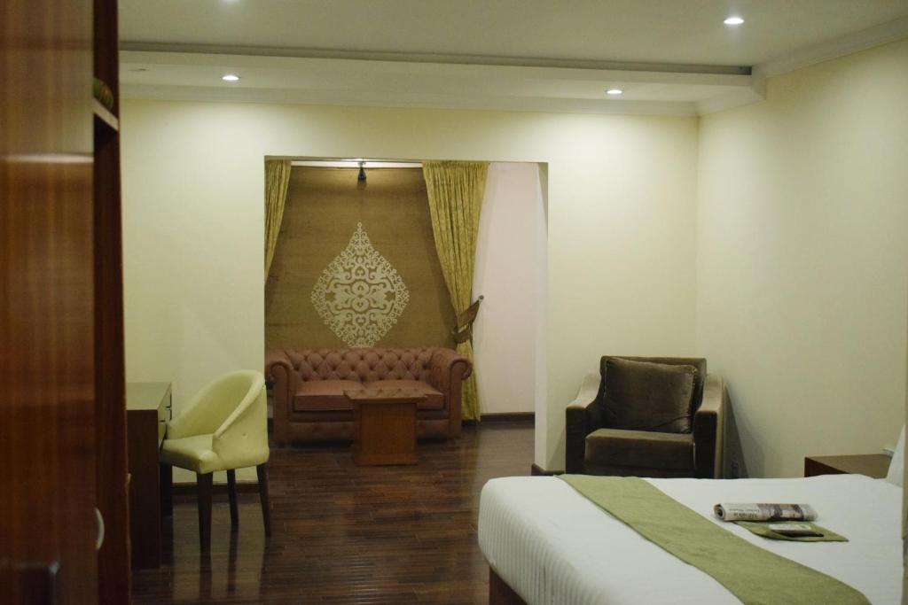 Grand Millennium Hotel - image 6