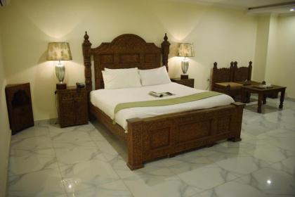 Grand Millennium Hotel - image 7