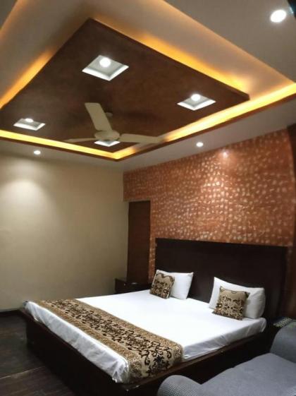 Grand Palace Hotel - image 12