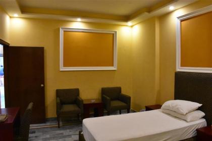 Safari hotel Jail Road - image 3