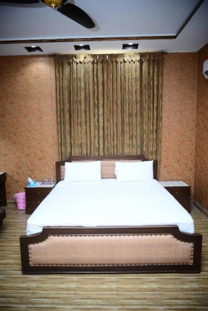 Hotel 12J - image 6