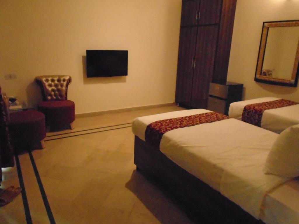 Lotus 1 Hotel - image 2