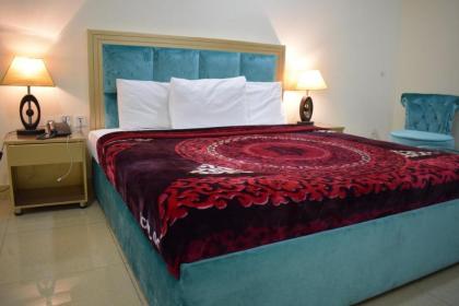 Royalton Inn Hotel - image 4