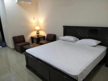 Royalton Inn Hotel - image 5