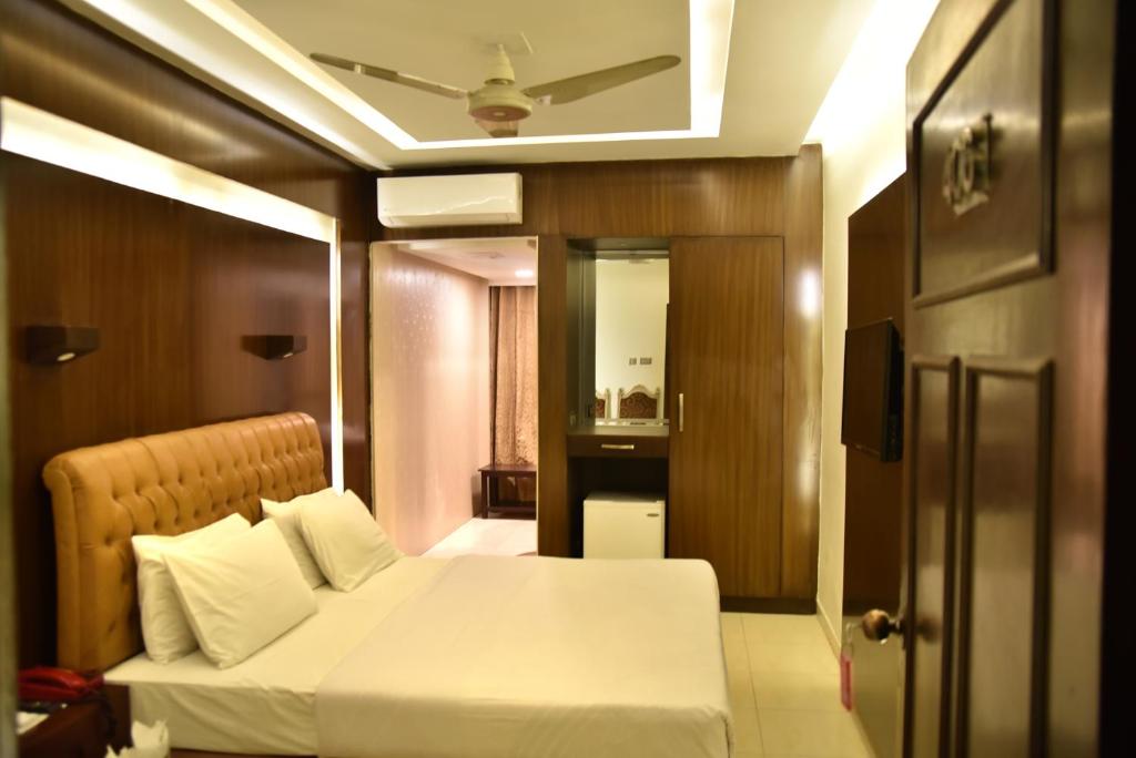 Hotel Mayfair Inn - main image