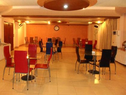 Hotel Mayfair Inn - image 12