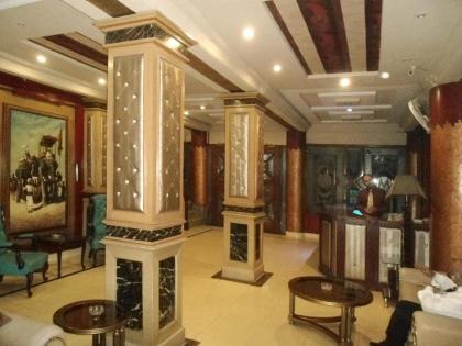 Hotel Mayfair Inn - image 2