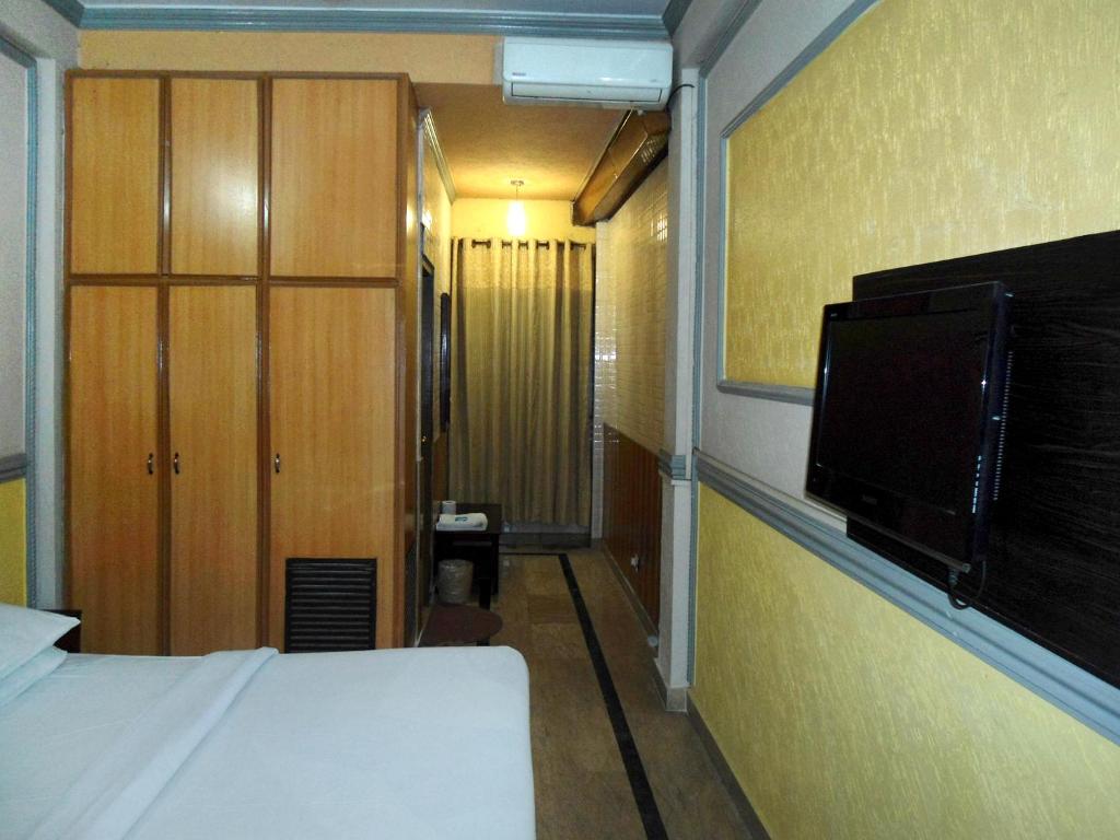 Hotel Mayfair Inn - image 7
